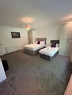 Spacious House With Parking Near Heaton Park