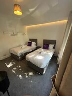 Spacious House With Parking Near Heaton Park