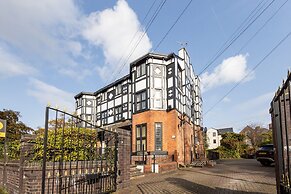 Cosy Spacious Duplex Apartment Near Salford Royal