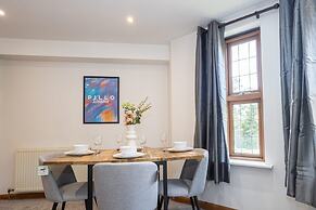 Cosy Spacious Duplex Apartment Near Salford Royal