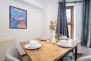 Cosy Spacious Duplex Apartment Near Salford Royal
