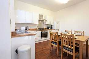Spacious Cosy 2 Bedroom House by Bridgewater Canal