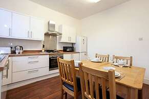 Spacious Cosy 2 Bedroom House by Bridgewater Canal