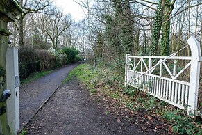 Spacious Cosy 2 Bedroom House by Bridgewater Canal