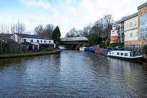 Spacious Cosy 2 Bedroom House by Bridgewater Canal