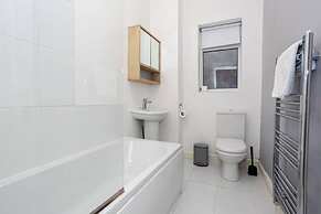 Spacious Cosy 2 Bedroom House by Bridgewater Canal