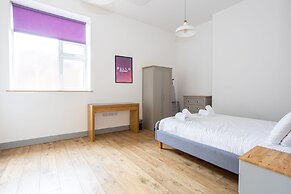 Apartment Close to City Centre and Media City By Pillo Rooms