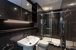 Modern, Stylish 1BR Apartment Nearby AO Arena