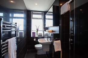 Modern, Stylish 1BR Apartment Nearby AO Arena