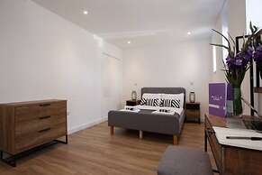 Modern, Stylish 1BR Apartment Nearby AO Arena