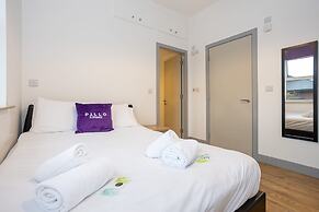 Spacious, Apartment Close to Manchester City Centre By Pillo Rooms