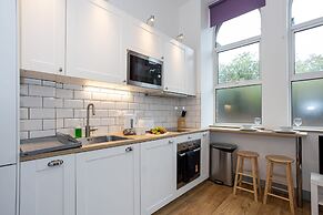 Spacious, Apartment Close to Manchester City Centre By Pillo Rooms