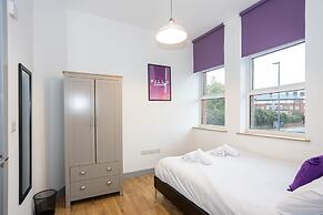 Spacious, Apartment Close to Manchester City Centre By Pillo Rooms