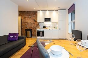 Spacious, Apartment Close to Manchester City Centre By Pillo Rooms