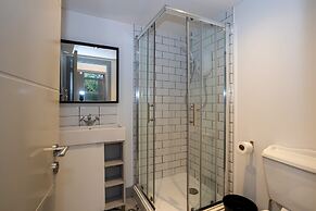 Spacious, Apartment Close to Manchester City Centre By Pillo Rooms