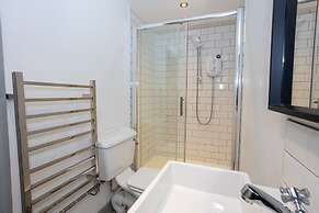 Spacious, Apartment Close to Manchester City Centre By Pillo Rooms