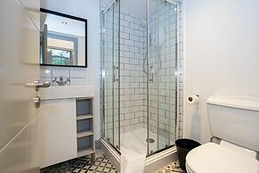 Spacious, Apartment Close to Manchester City Centre By Pillo Rooms