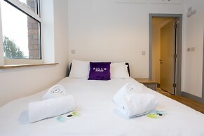 Spacious, Apartment Close to Manchester City Centre By Pillo Rooms