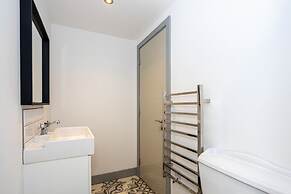 Spacious, Apartment Close to Manchester City Centre By Pillo Rooms