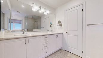 Luxury Retreat Modern Spacious 4 Bedroom Home