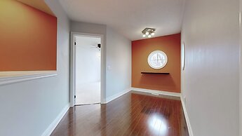 Luxury Retreat Modern Spacious 4 Bedroom Home