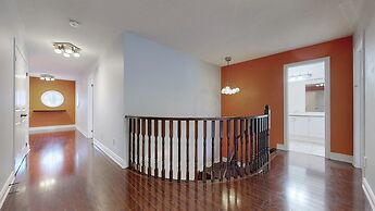 Luxury Retreat Modern Spacious 4 Bedroom Home