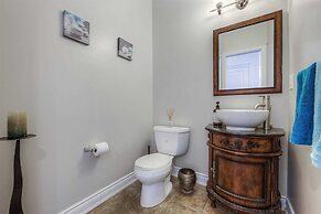 Luxury Retreat Modern Spacious 4 Bedroom Home