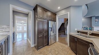 Luxury Retreat Modern Spacious 4 Bedroom Home