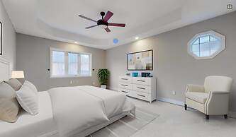 Luxury Retreat Modern Spacious 4 Bedroom Home