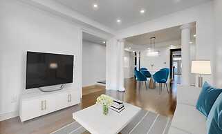 Luxury Retreat Modern Spacious 4 Bedroom Home