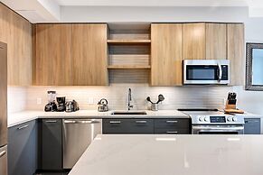 Global Luxury Suites at Town Center