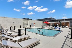 Global Luxury Suites at Town Center