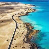 Studio With Pool, Garden and Open Roof Bathroom