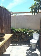 Studio With Pool, Garden and Open Roof Bathroom