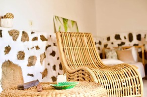 Studio With Pool, Garden and Open Roof Bathroom