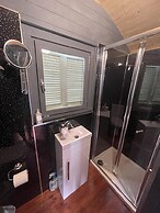 Enchanted Cabin Retreat in Sibford Gower