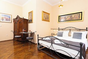 Amoret Apartments