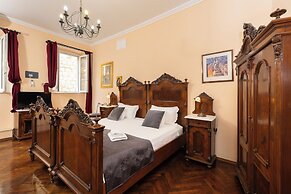 Amoret Apartments