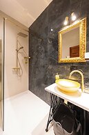 Amoret Apartments
