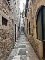 Amoret Apartments