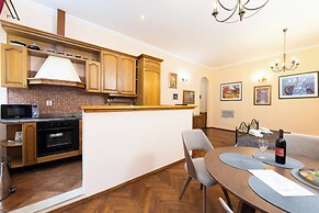 Amoret Apartments