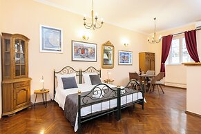 Amoret Apartments