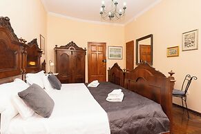 Amoret Apartments