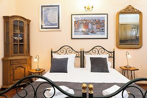 Amoret Apartments