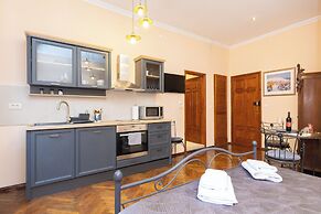 Amoret Apartments