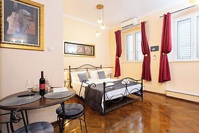 Amoret Apartments