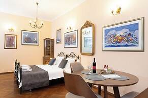 Amoret Apartments