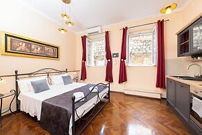 Amoret Apartments