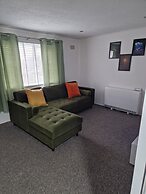 Birmingham Luxury House - Modern Retreat