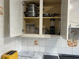 Birmingham Luxury House - Modern Retreat